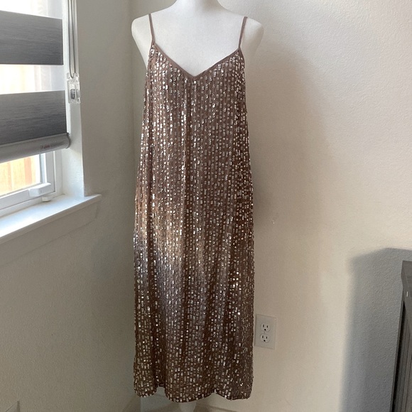 Dress sequence - Picture 5 of 17